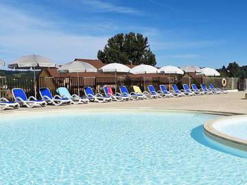 Camping pour 4 personnes, avec sauna, animaux acceptés en Dordogne