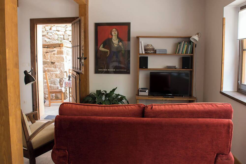 Geheel appartement, Rural Apartment Los Riegos in mountain village in P.Natural de Redes, Asturias in Caso, Parque Natural de Redes