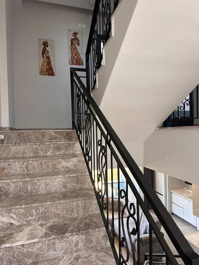 Villa pour 6 personnes, avec vue et piscine ainsi que terrasse et jardin à Kusadasi - 4