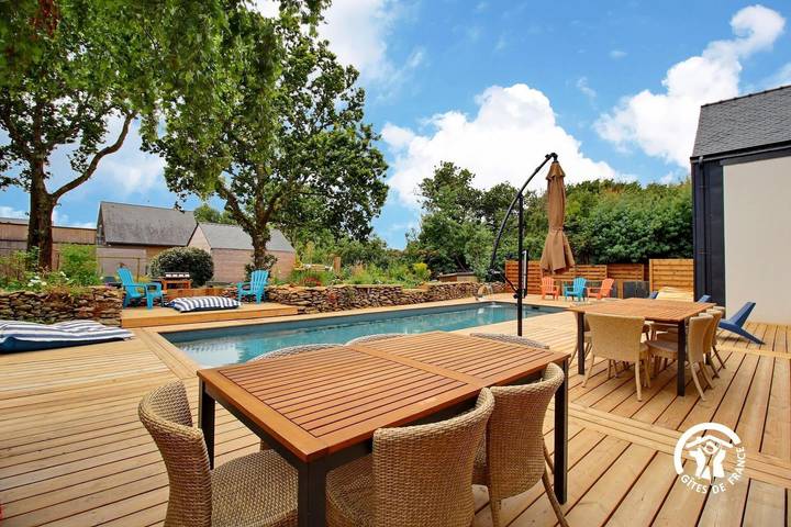 Gîte pour 11 personnes, avec piscine ainsi que jardin et terrasse, animaux acceptés dans Penvins - 2