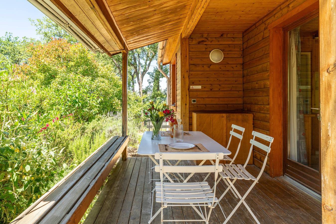 Chalet 'Gite Sariette' mit Gemeinschaftspool, privater Terrasse und Wlan in Mirabel-aux-Baronnies, Nyons und Umgebung