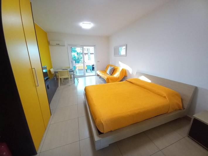 Ferienwohnung für 3 Personen, mit Balkon und Terrasse sowie Pool