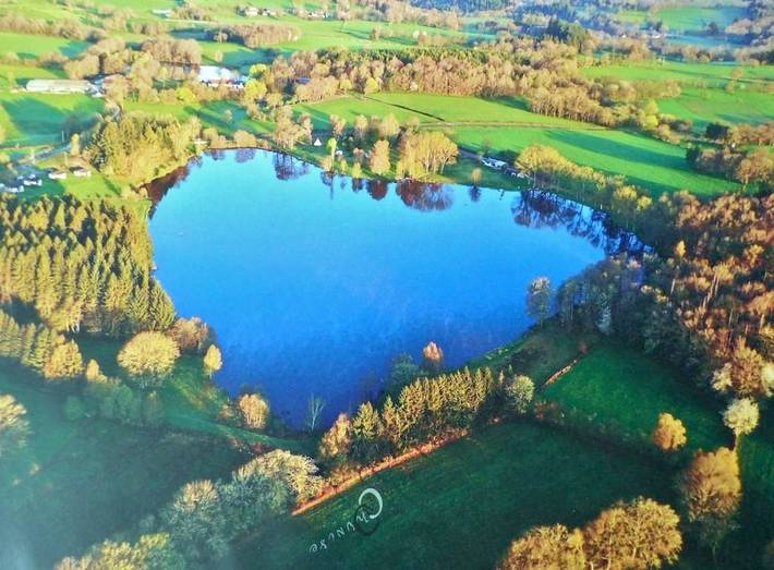 Camping pour 4 personnes, avec Terrasse et Jardin ainsi que Sauna et Vue sur le lac