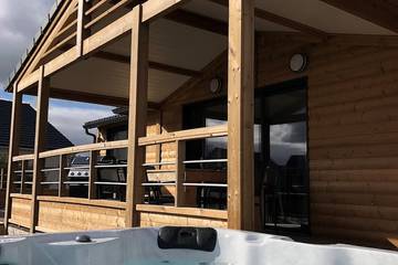 Gîte pour 8 personnes, avec jardin et jacuzzi ainsi que terrasse et piscine dans la Creuse
