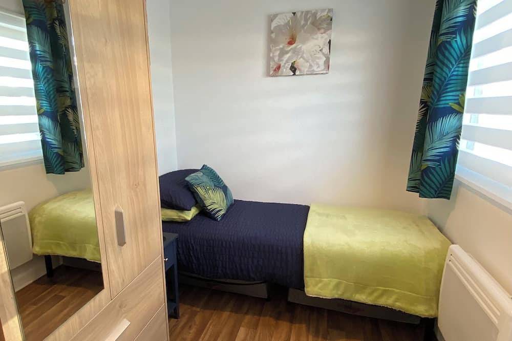 Dog Friendly Holiday Chalet close to the Beach Bar & Restaurant on-site in Mablethorpe, Lincolnshire