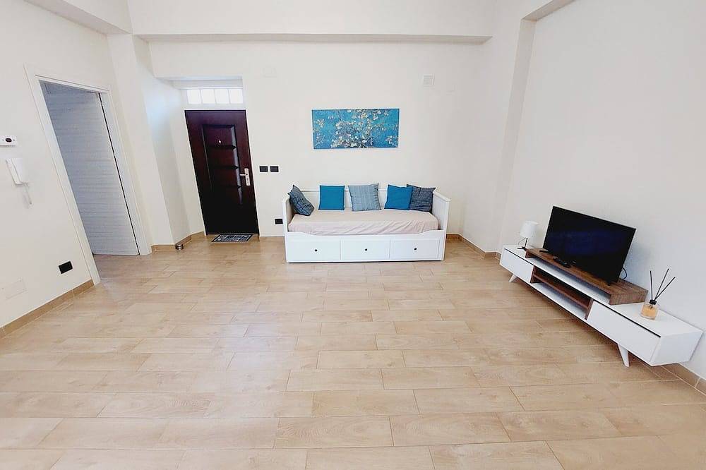 Entire apartment, Large apartment close to the sea, just a few minutes from the town center. in Reggio Calabria, Tyrrhenian Coast Kalabria