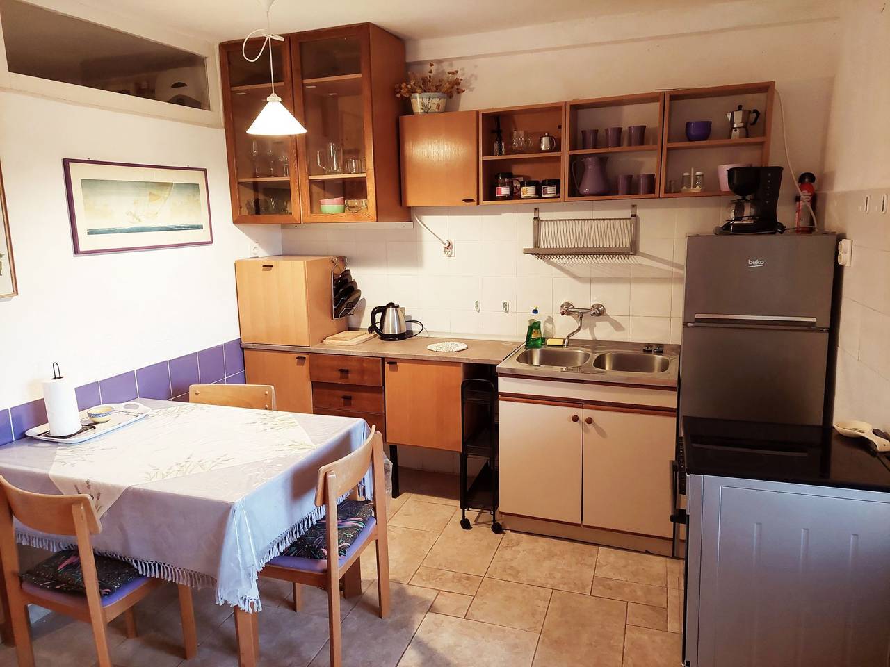Ganze Wohnung, Wohnung in Zavala mit schönem Garten in Zavala, Hvar