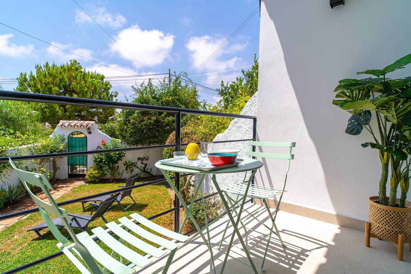 Entire apartment, Capistrano Village Deluxe Garden in Senorio de Capistrano, El Capistrano