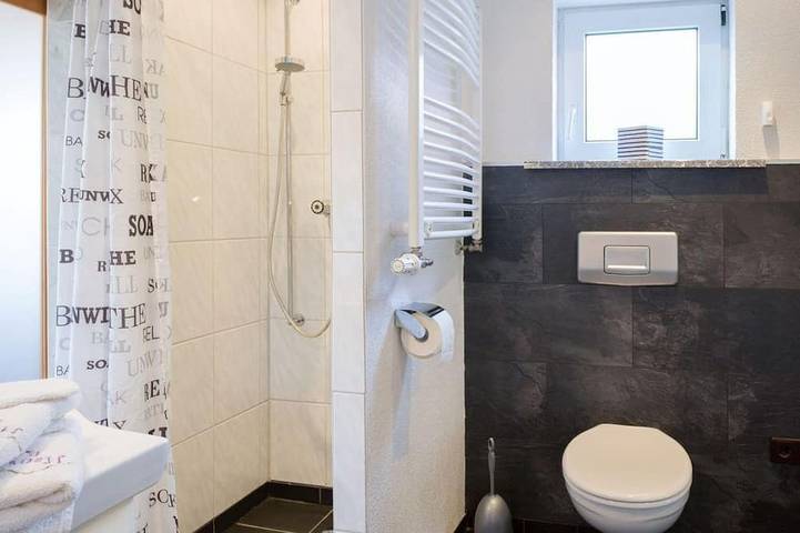 Ganze Wohnung, Ferienwohnung Haus Rosi Eg - Ferienwohnung Haus Rosi in Weiskirchen, Saar-Nahe-Bergland