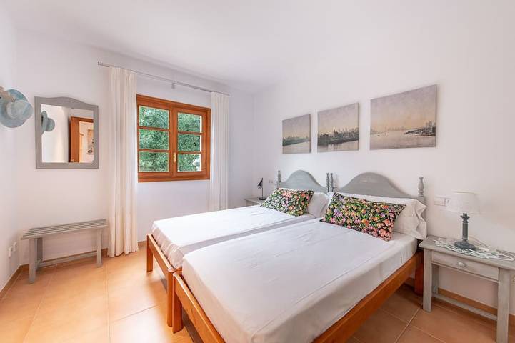 Villa Azalea: large house perfect for families or groups up to 6 people. in Cala Bona, Son Servera
