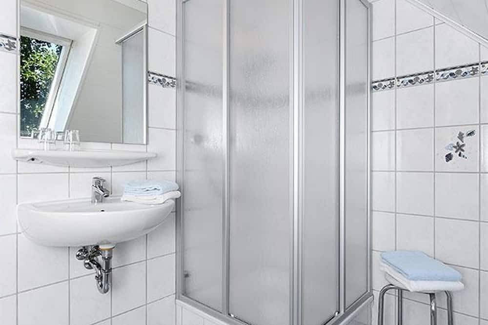 Doppelzimmer mit Balkon oder Terrasse - Doppelzimmer in der Hotel-Pension in Neuharlingersiel, Nordseeküste