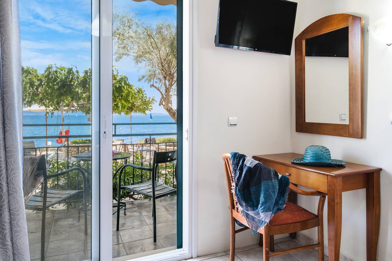 Entire studio, Apartment-Studio "Nikiana Club - Studio 2" with Sea View, Shared Pool & Wi-Fi in Nikiana, Alexandros