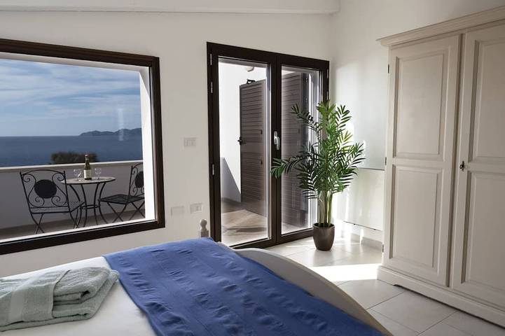 Casa di famiglia, piscina.
7 posti letto in Cala degli Albatros, Magomadas