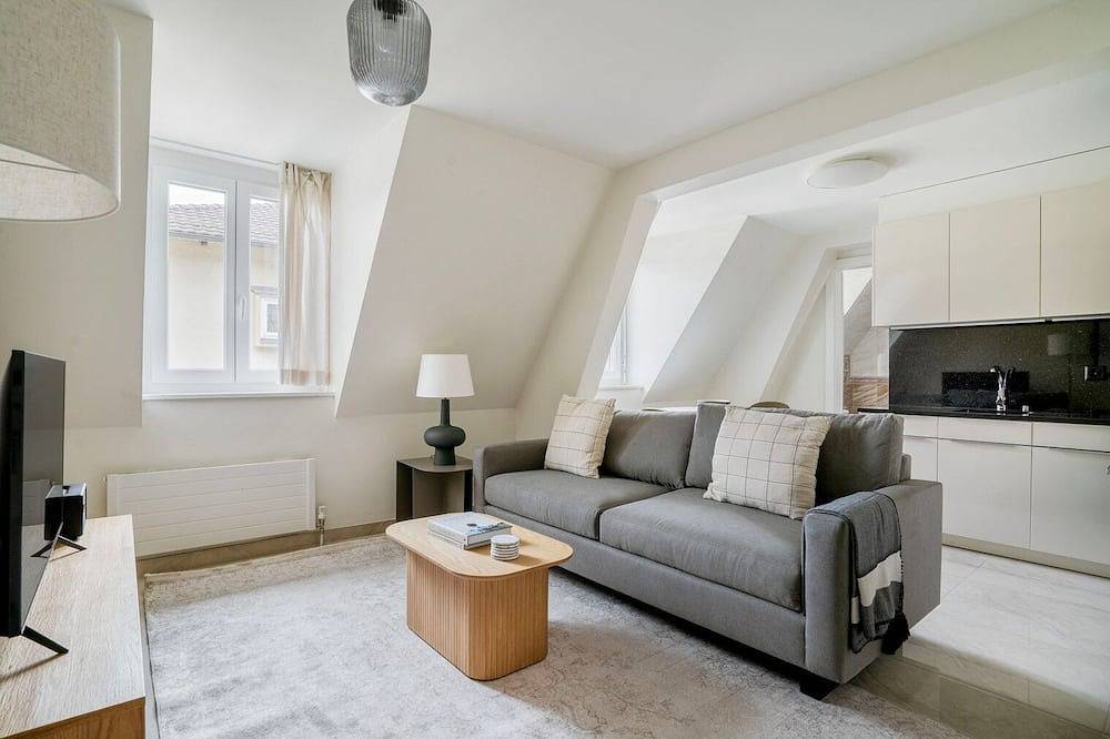 Entire apartment, Stellar Enge 2Br w/ Private W/D & Storage, nr Groceries, by Blueground in Zurich, Zurich district
