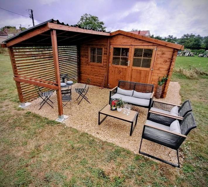 Location de vacances pour 4 personnes, avec terrasse et jardin ainsi que vue et piscine, animaux acceptés à Savigné - 3