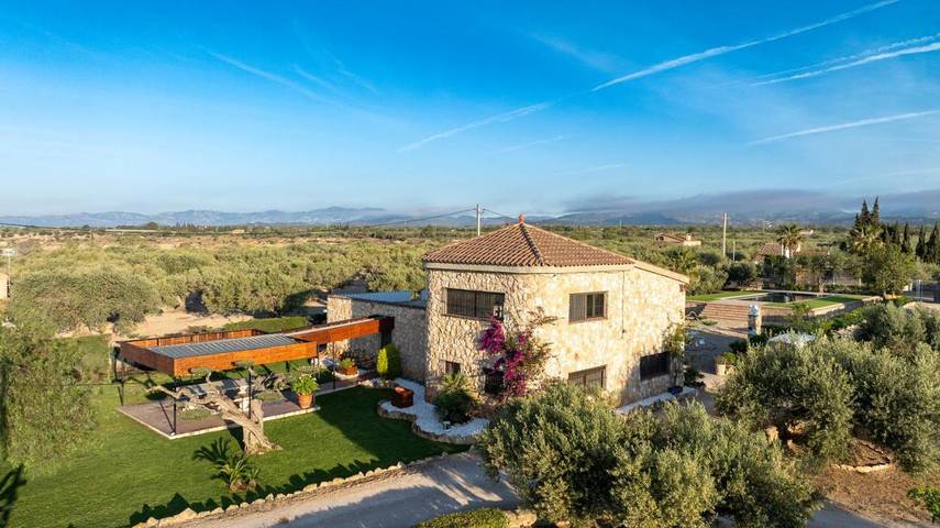 Casa rural para 12 personas, con jardín y vistas además de terraza y piscina, Se admiten mascotas en La Ampolla - 4