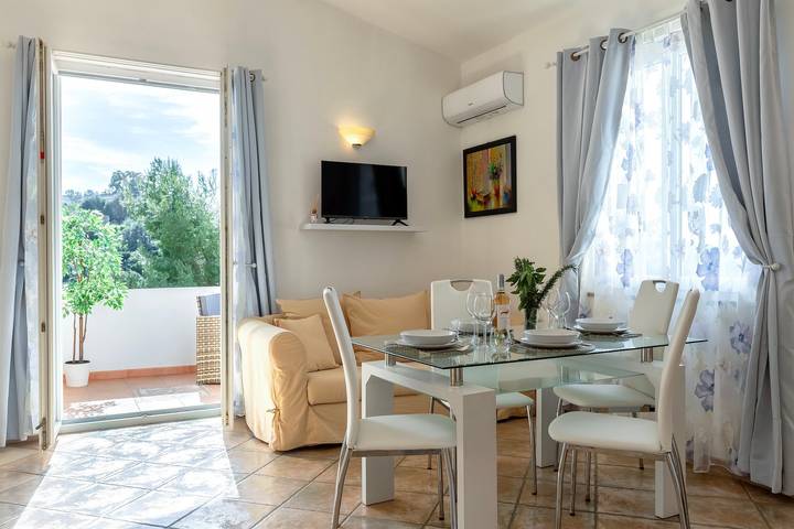 Location de vacances pour 4 personnes, avec jardin à Badesi