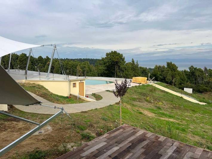 Camping für 4 Personen, mit Garten und Ausblick sowie Pool und Balkon in Griechenland - 2