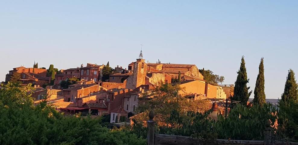 Chambre d’hôte pour 2 personnes, avec terrasse et piscine ainsi que vue et jardin à Roussillon - 2