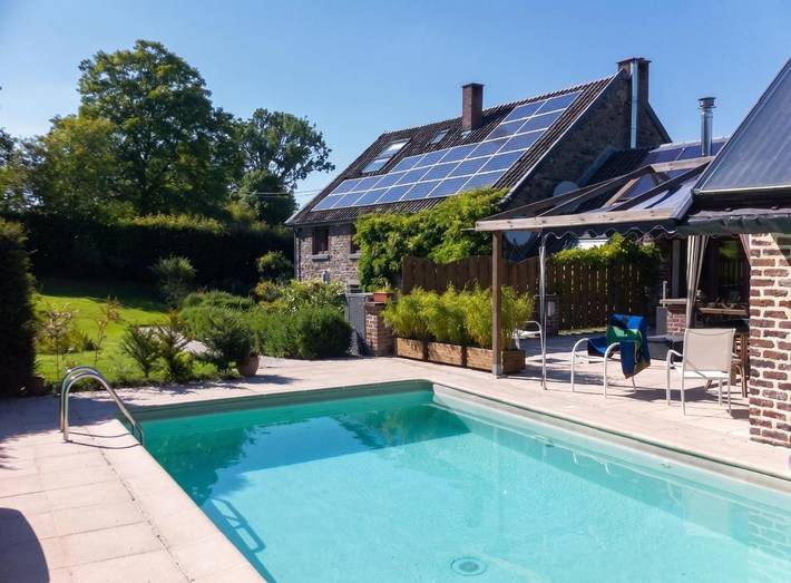 Ferienhaus für 9 Personen, mit Garten und Pool sowie Sauna und Terrasse, mit Haustier