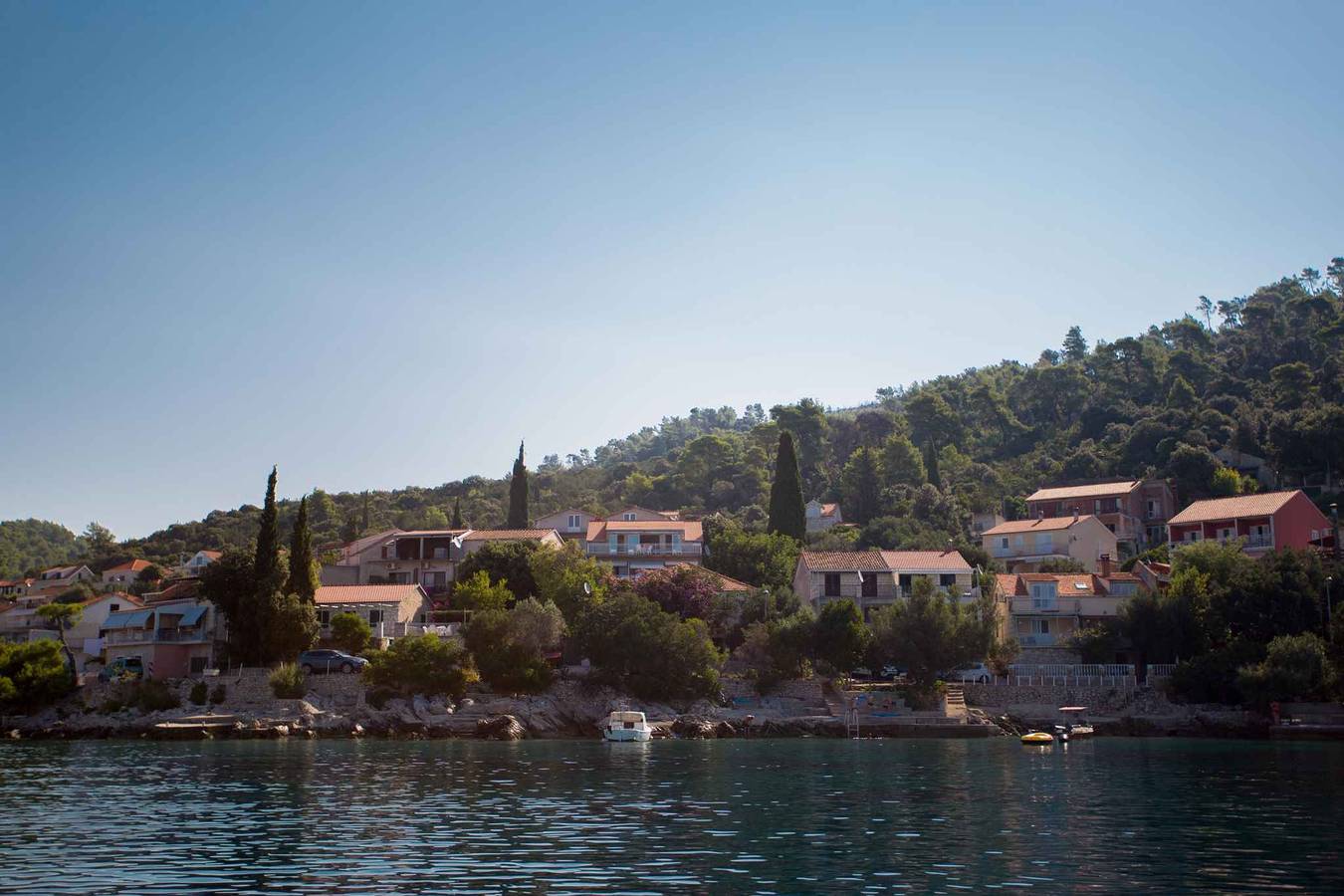Entire holiday apartment, Holiday apartment just 20 m to the Adriatic Sea  in Blato, Korcula
