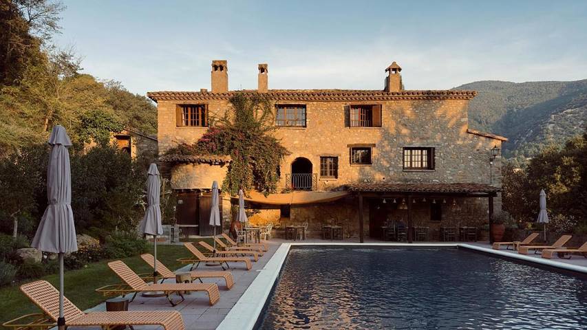 Hôtel pour 2 personnes, avec jardin et piscine à Beuda