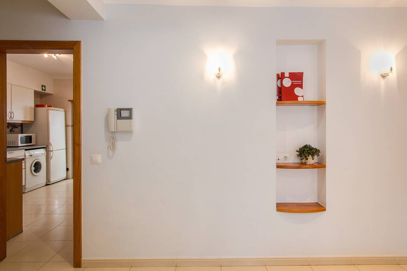 Apartamento inteiro, Apartamento de férias 'Da Praia' directamente na praia com Wi-Fi e ar condicionado in Armação de Pêra (costa), Armação de Pêra