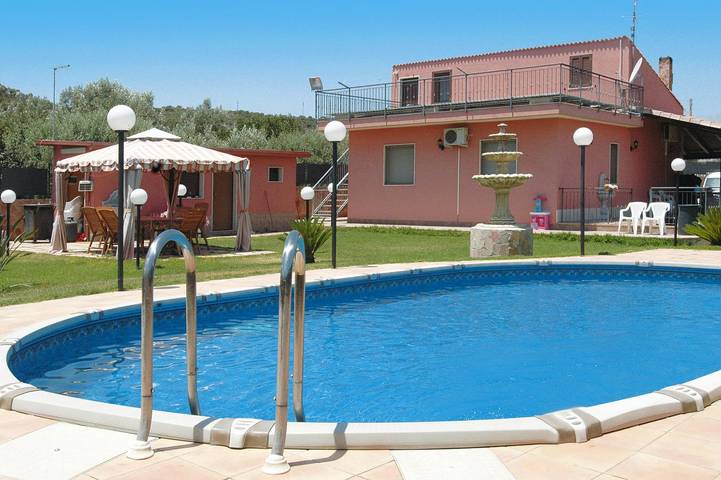 Agriturismo per 6 persone, con Terrazza e Giardino nonché Piscina a Augusta (Italy)
