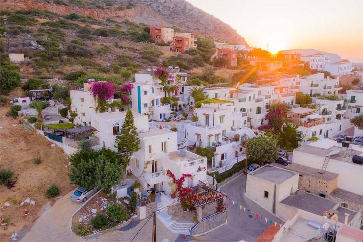 Vakantiewoning voor 3 personen, with uitzicht and zwembad as well as tuin, met huisdier in Koutouloufari