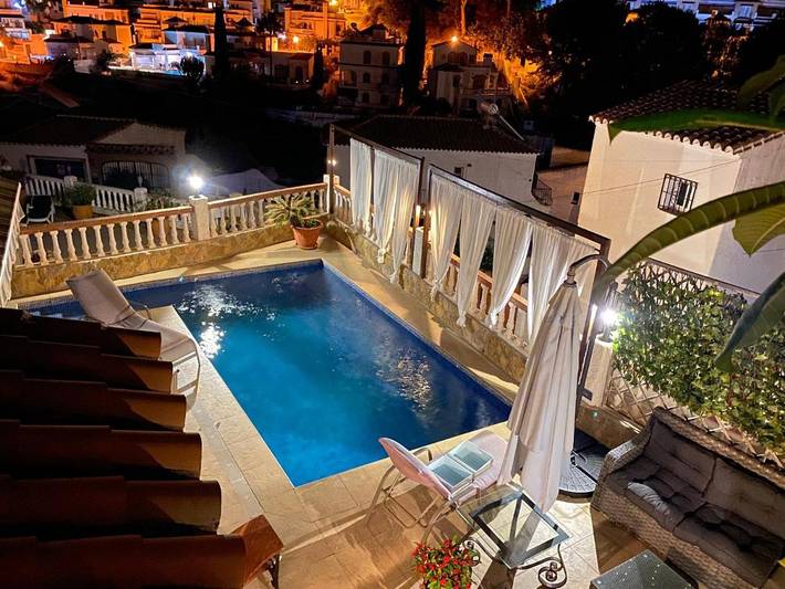 Chalet para 8 personas, con piscina además de terraza y vistas en Sierramar