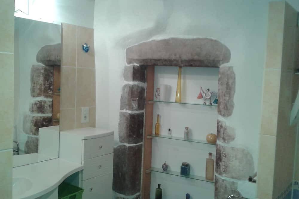 Cozy cottage in the village of 4 Tours in Valvignères, Privas
