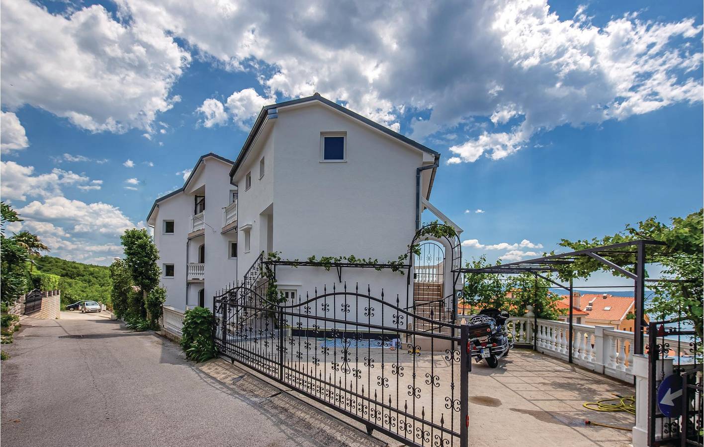 Geheel vakantieappartement, Gezellig appartement met terras, wifi en gratis parkeergelegenheid, op 1,5 km van het strand in Crikvenica, Primorje-Gorski Kotar
