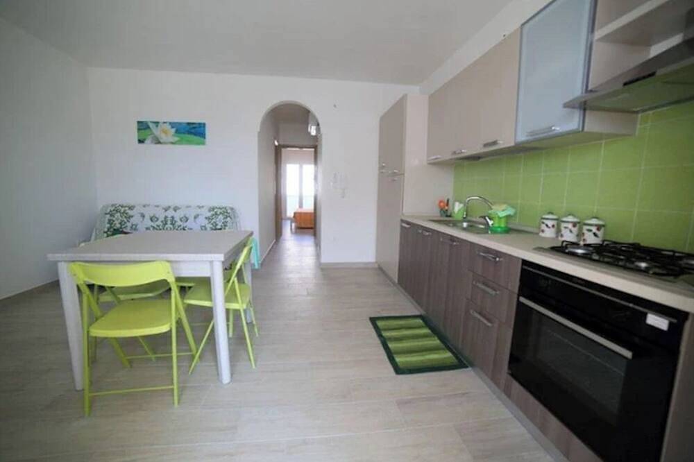 Entire apartment, Apartment  with all comforts, 300 meter from the sea, near shop center. in Torre Pali, Salve