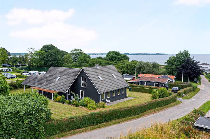 Ferienhaus für 10 Personen, mit Balkon und Terrasse sowie Whirlpool und Garten in Bjert
