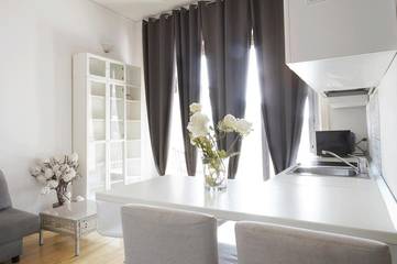 Ferienwohnung für 4 Personen, mit Terrasse und Ausblick sowie Seeblick, mit Haustier in Mailand