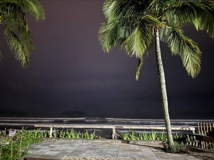 Casas e apartamentos de temporada para 4 pessoas, com jardim e vista e ainda terraço, com animais de estimação em Maranduba