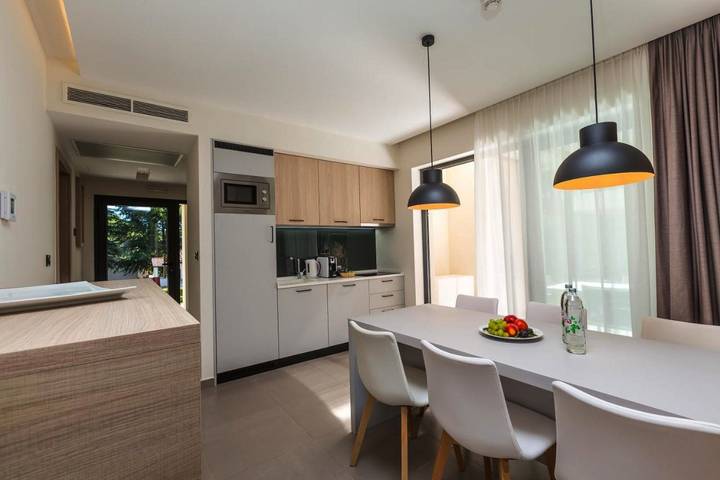 Villa für 6 Personen, mit Whirlpool und Sauna sowie Garten und Pool in Poreč - 4