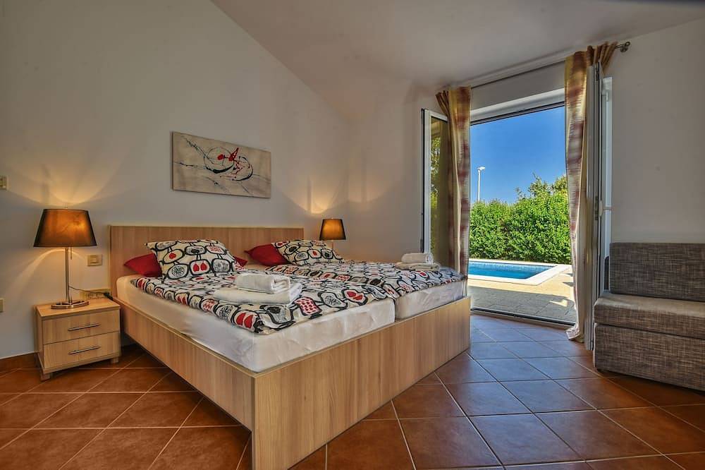 Moderne Villas mit Pool und tollen Meerblick,  1000 m vom Meer in Raša, Ostküste Istrien