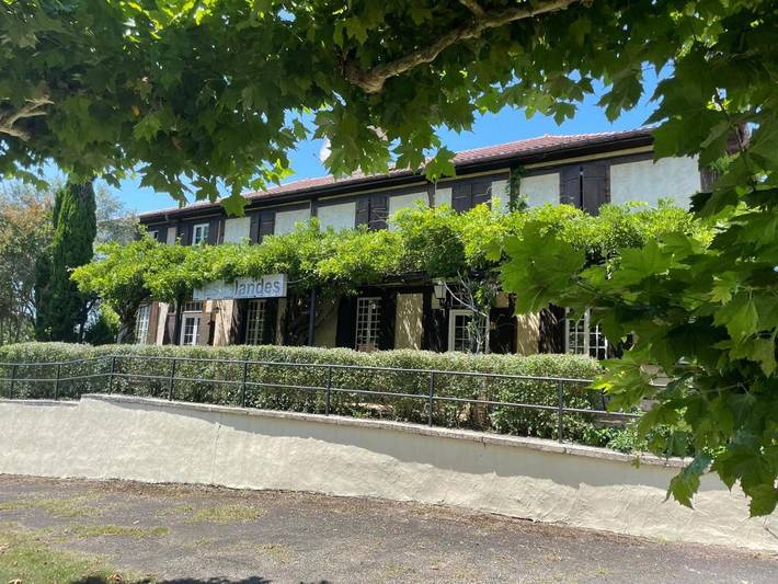 Hôtel pour 2 personnes, avec Terrasse ainsi que Jardin et Vue à Lesperon