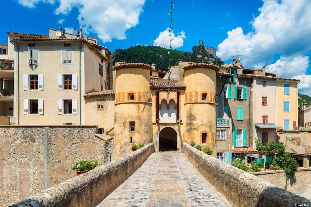 Appartement entier, Chapitre des Chanoines in Entrevaux, Région Castellane