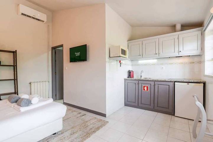 Location de vacances pour 28 personnes, avec piscine et balcon ainsi que jacuzzi et jardin dans Barroselas - 4