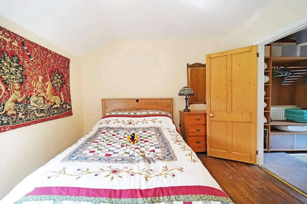Bumblebee Cottage: 200 year old oak beamed home in Solihull, Région de Birmingham