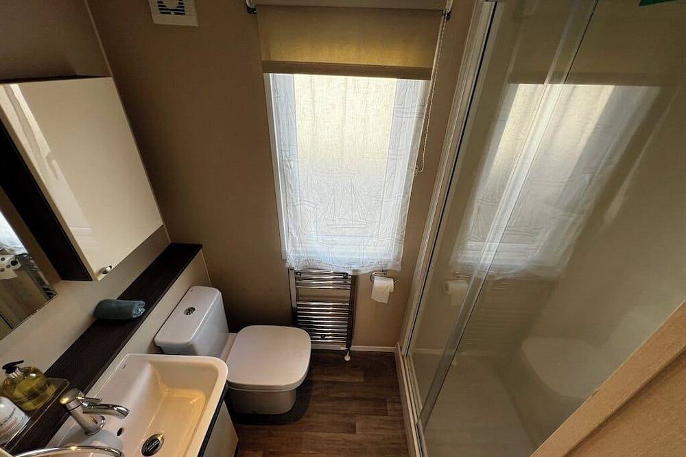 Waratah stunning frontrow lodge with unobstructed sea view on Rockley Park Poole in Poole, Poole Harbour