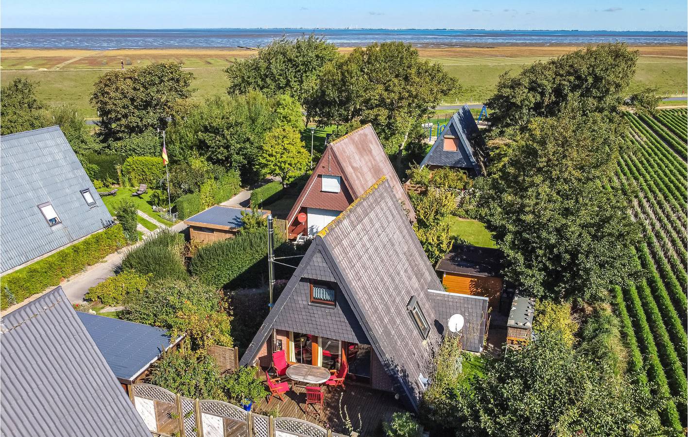 Beachside Apartment with Parking & Terrace in Friedrichskoog-Spitze, Friedrichskoog