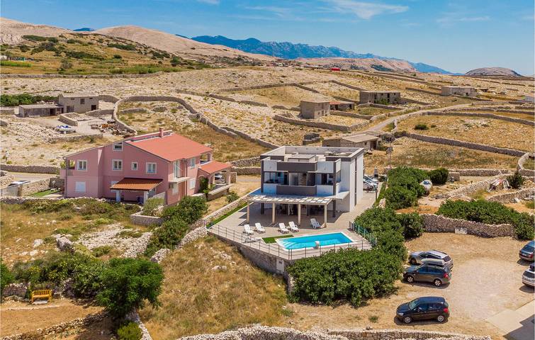 Gîte pour 5 personnes, avec terrasse et jardin, adapté aux familles à Novalja - 4