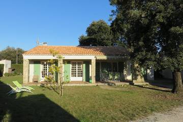 Cottage pour 4 personnes, avec terrasse et jardin dans Plage des Sables-Vignier