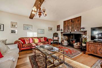 Cottage for 12 People in King's Sutton, Northamptonshire, Photo 1