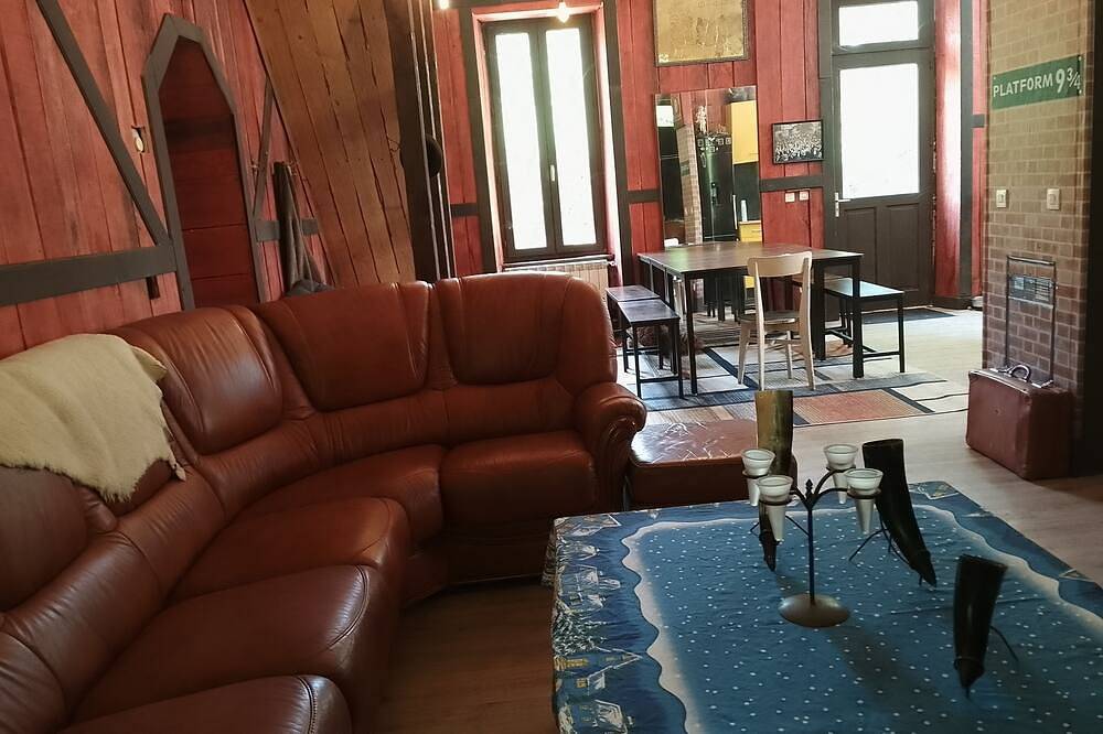 Gite De Groupes 210m2, sleeps 15, pets welcome! in Cransac, Aveyron