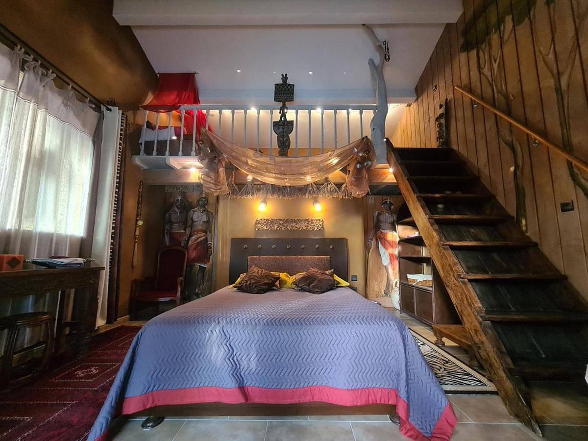 Suite Exotique Côte Sud Ardeche avec Espace Cuisine accès Patio avec Piscine ! in Chauzon, Ardèche