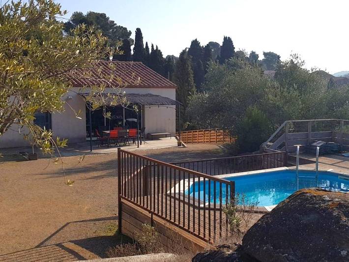 Gîte pour 6 personnes, avec Terrasse ainsi que Jardin et Piscine